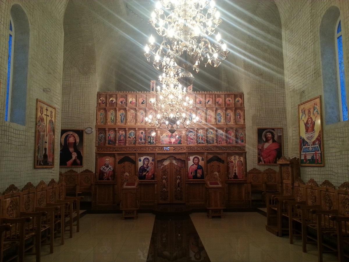 Interiorul bisericii