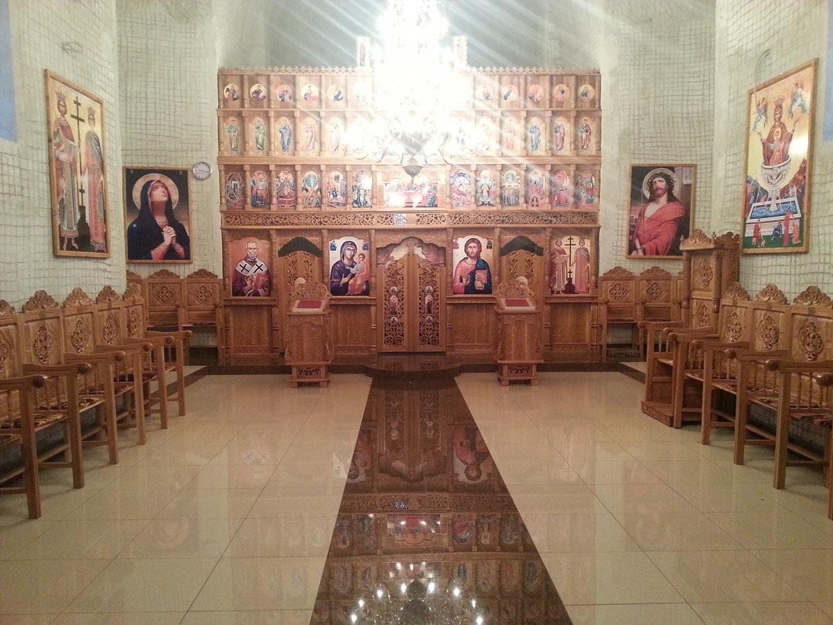 Interiorul bisericii